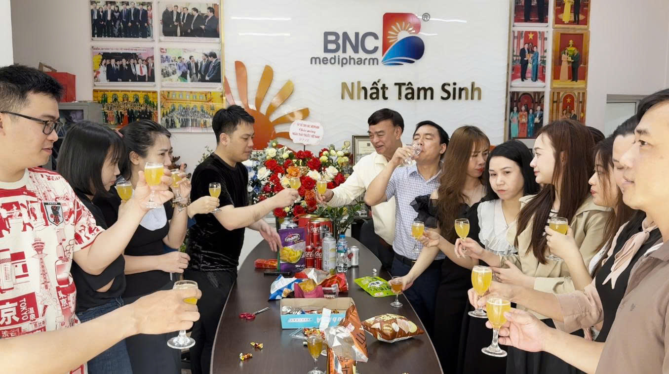 Khởi đầu hứng khởi gặp nhiều vận may