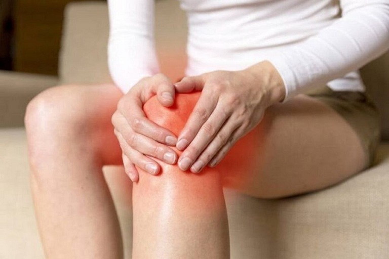 Tràn dịch khớp gối có nên xoa bóp không? Những điều cần biết