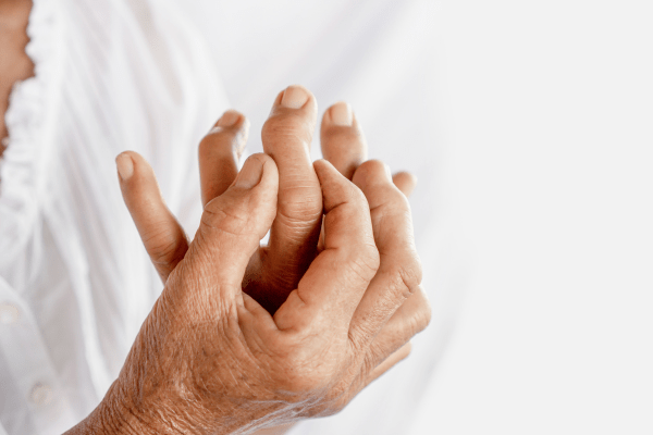Người già đau nhức xương khớp và những cách xoa dịu hiệu quả